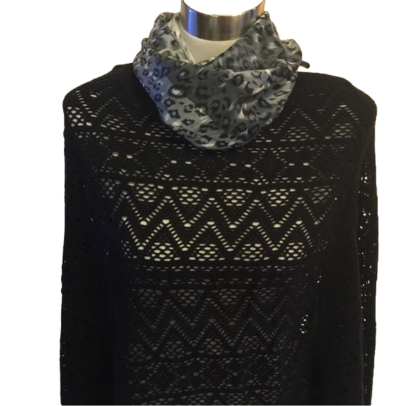 ❤️ Oversized Black Shrug Poncho Sweater - Picture 4 of 5